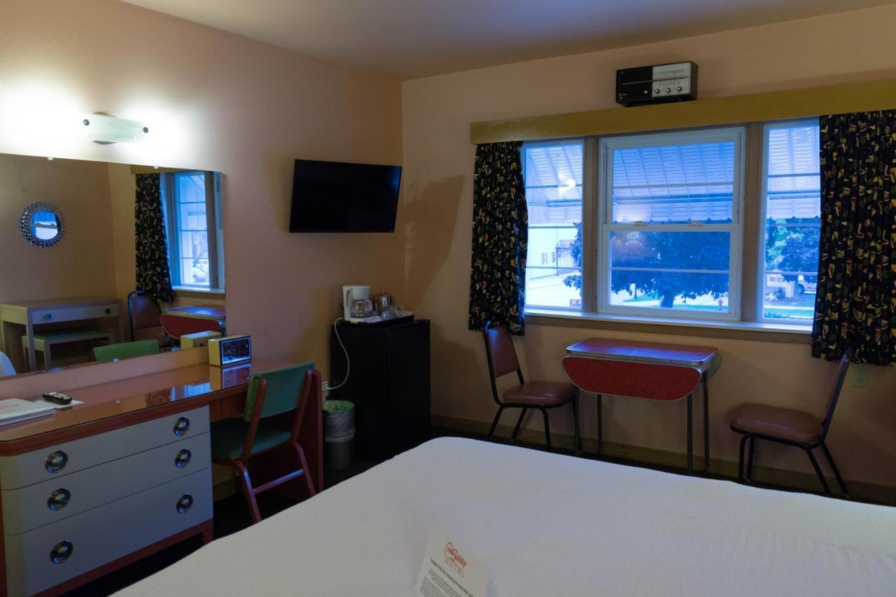 Holiday Music Motel Sturgeon Bay Eksteriør bilde